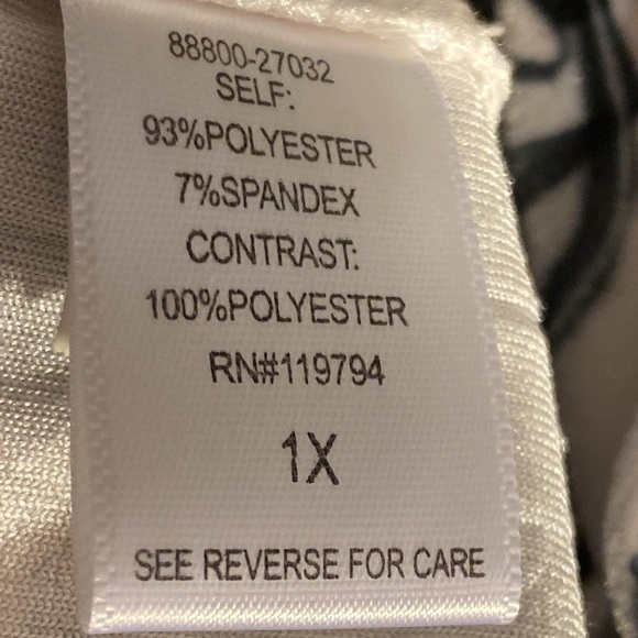 Live and let live velvet v-neck top with sequins size 1X - Picture 12 of 13